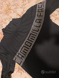 t shirt nera con scritta con brillantini tg M