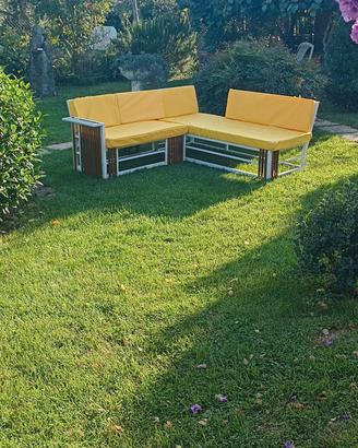divano da giardino unico