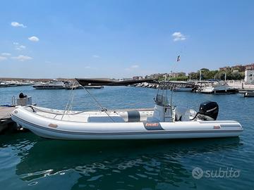 GOMMONE BAT 830 motorizzato con mercury verado 275