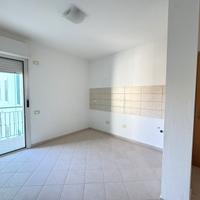 Pari al NUOVO, Bivano con Balcone e P.Auto