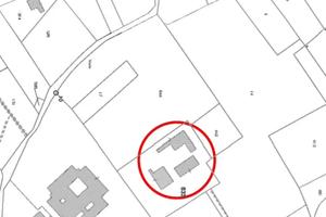 Immobili da ristrutturare con terreno adiacente