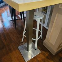 tavoli alti e sgabelli