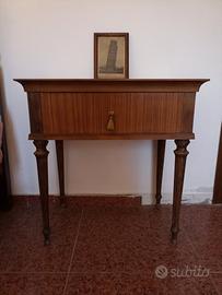 comodino in legno 