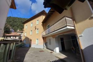 Casa indipendente di 380 m² con più di 5 locali a 