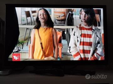 TV LED SAMSUNG UE26D4003 + lettore DVD é-motion