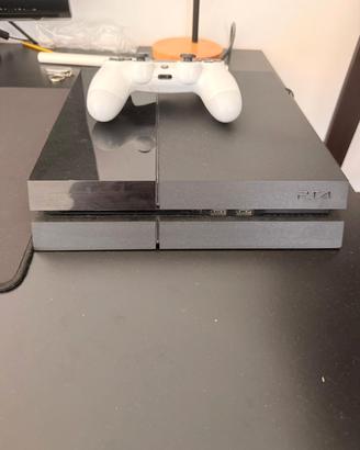 Ps4 con controller (giochi su un altro annuncio)