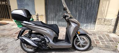 Honda SHi 350. 2022