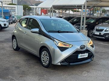 Toyota Aygo Connect 1.0 VVT-i 72 CV 5 porte