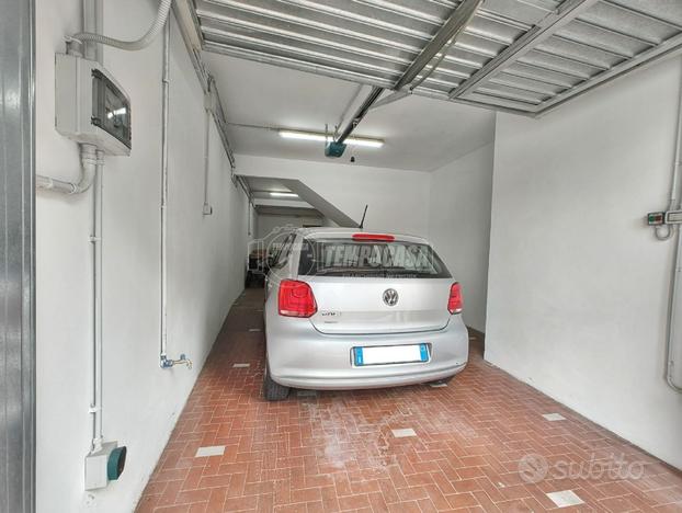 AMPIO BOX AUTO NEL QUARTIERE ADRIATICO