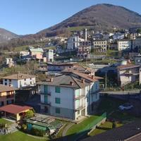 Casa singola con ampio cortile e giardino privato