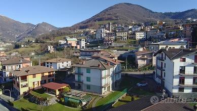 Casa singola con ampio cortile e giardino privato