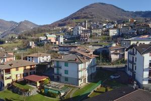 Casa singola con ampio cortile e giardino privato