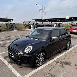 Mini Cooper S 2.0 Essential full aut. 5 porte