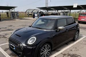 Mini Cooper S 2.0 Essential full aut. 5 porte