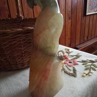 scultura pappagallo in marmo