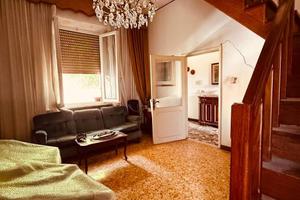 Villa di 410 m² con più di 5 locali a Laterina Per