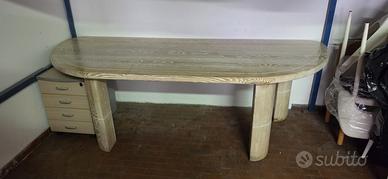 Tavolo in legno massello trapezoidale