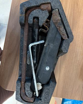 Cric martinetto sollevatore auto citroen c1