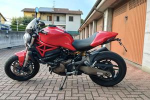 Ducati Monster 821 - 2015