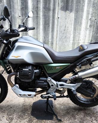 Moto Guzzi V85TT Centenario