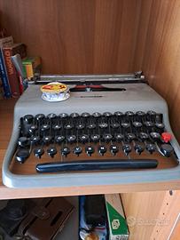 olivetti macchina da scrivere 