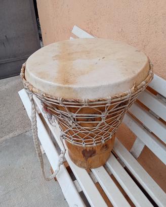 TAMBURO IN LEGNO DI PALMA.