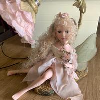 Lampada con bambola di porcellana