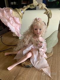 Lampada con bambola di porcellana