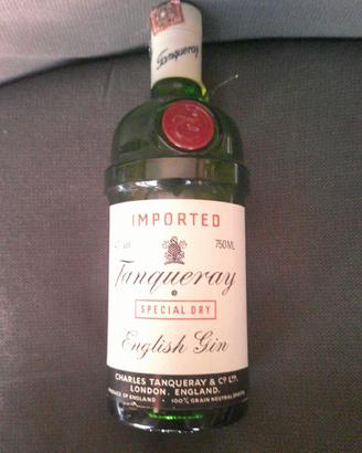 Bottiglia di gin Tanqueray