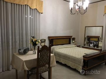 Camera da letto anni ’60 completa - legno e marmo