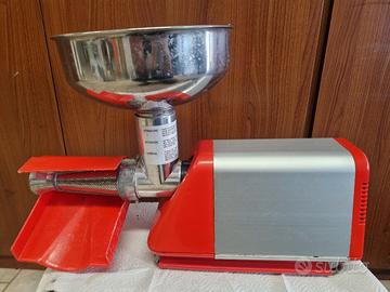 macchina spremi pomodoro