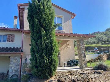 Villa di 300 m² con più di 5 locali e box auto dop