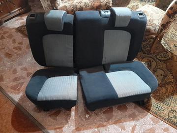 Sedili posteriori grande punto 