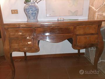 Scrivania scrittoio st.Luigi XV lastronata in noce