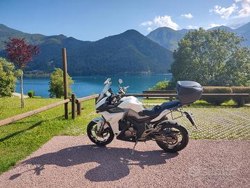 Moto Zontes ZT 310x bianca e nera 