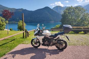 Moto Zontes ZT 310x bianca e nera 