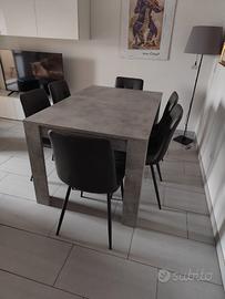 Tavolo rettangolare allungabile con sei sedie