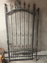 Cancello pedonale in ferro battuto