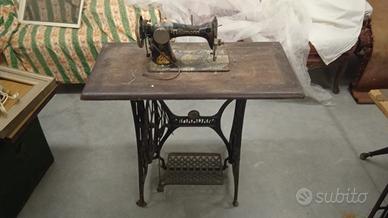 vintage macchina da cucire maumann con base in met