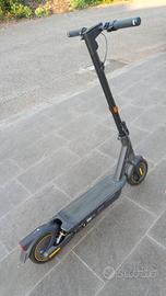 Monopattino elettrico Ninebot MAX G2 E