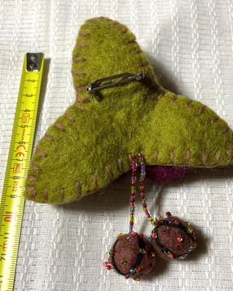 spilla in feltro verde