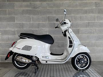 Vespa 300 GTS hpe - 2024 Prova Riscatta o Rendi