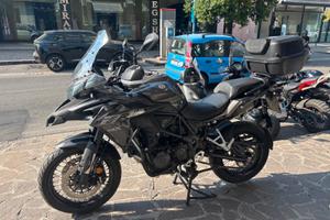Benelli TRK 502 X con bauletto