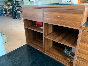 Banco vendite con postazione amministrativa