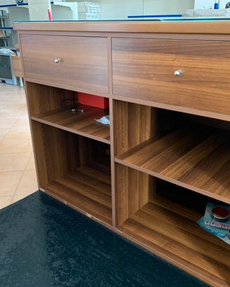 Banco vendite con postazione amministrativa