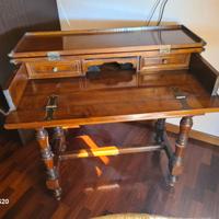 Scrittoio colore noce scuro in legno