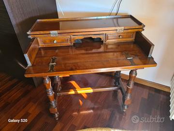 Scrittoio colore noce scuro in legno