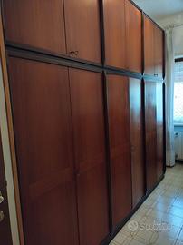 Armadio  a 6 ante in legno
