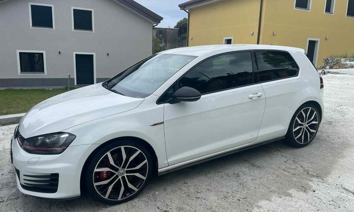 Volkswagen Golf GTI Performance 230cv bianca 3p