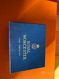 Porta uova in finissima porcellana inglese